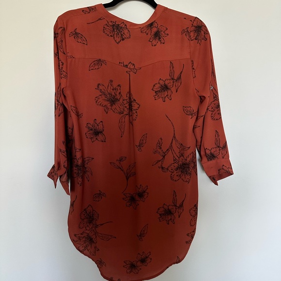 Forever 21 ladies, medium blouse. Rust  colour floral pattern - Picture 2 of 2